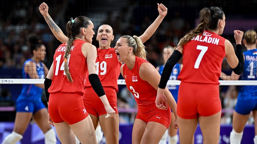 A Milli Kadın Voleybol Takımı, Paris 2024 Olimpiyat Oyunları’nın ilk maçında Hollanda’yı 3-2 yendi