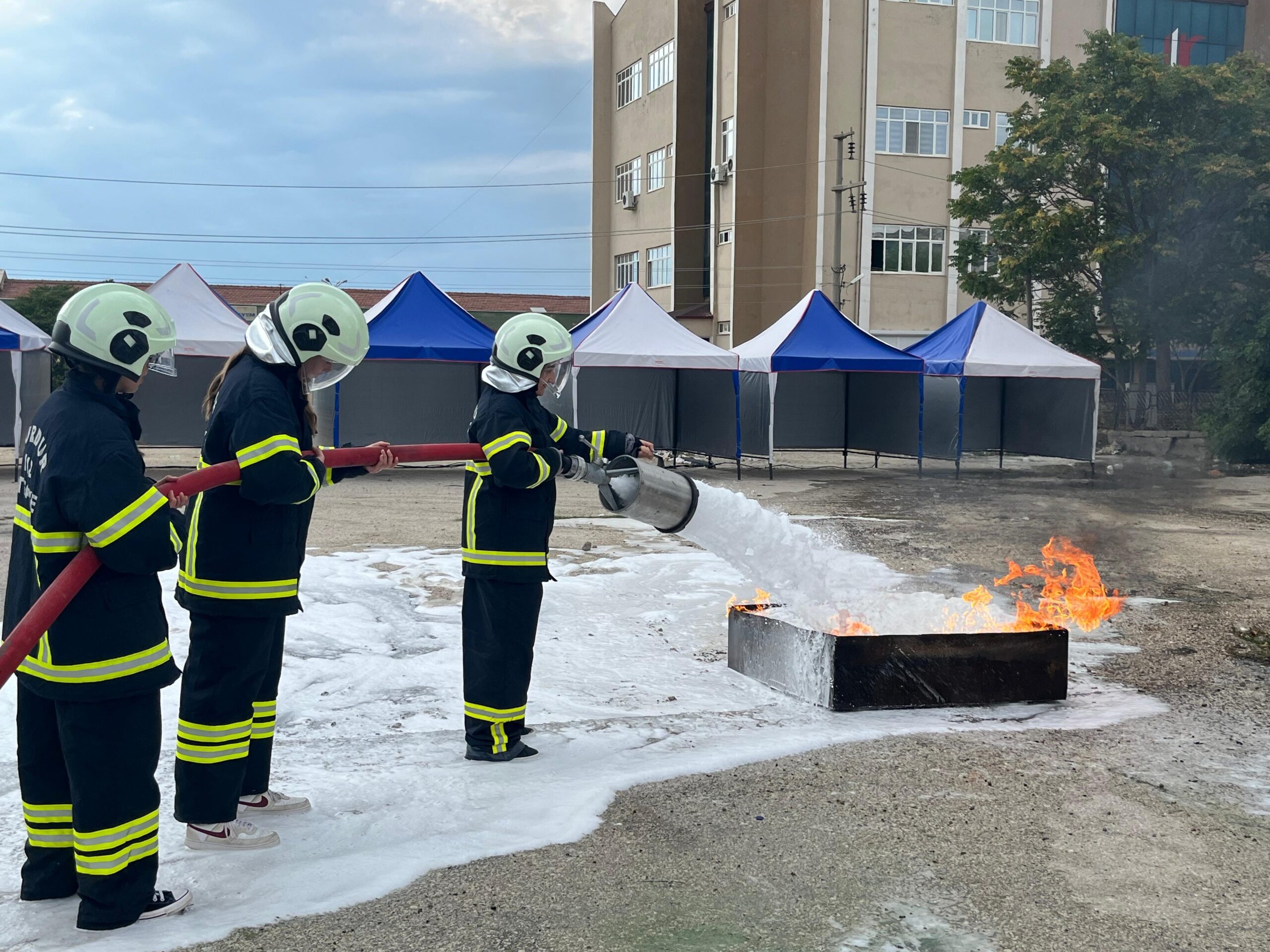 35 gönüllü itfaiyeciye Burdur İtfaiyesi eğitim verdi