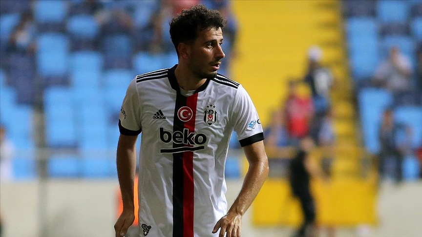 Oğuzhan Özyakup, 31  yaşında futbola veda etti