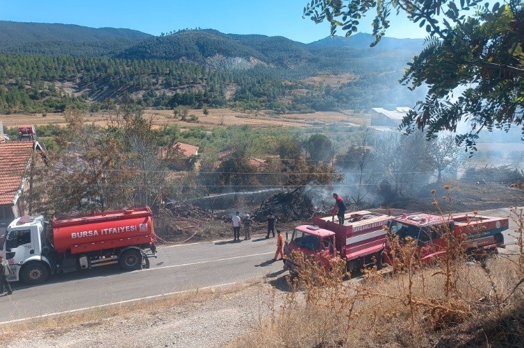 Kullanılmayan 2 ev küle döndü