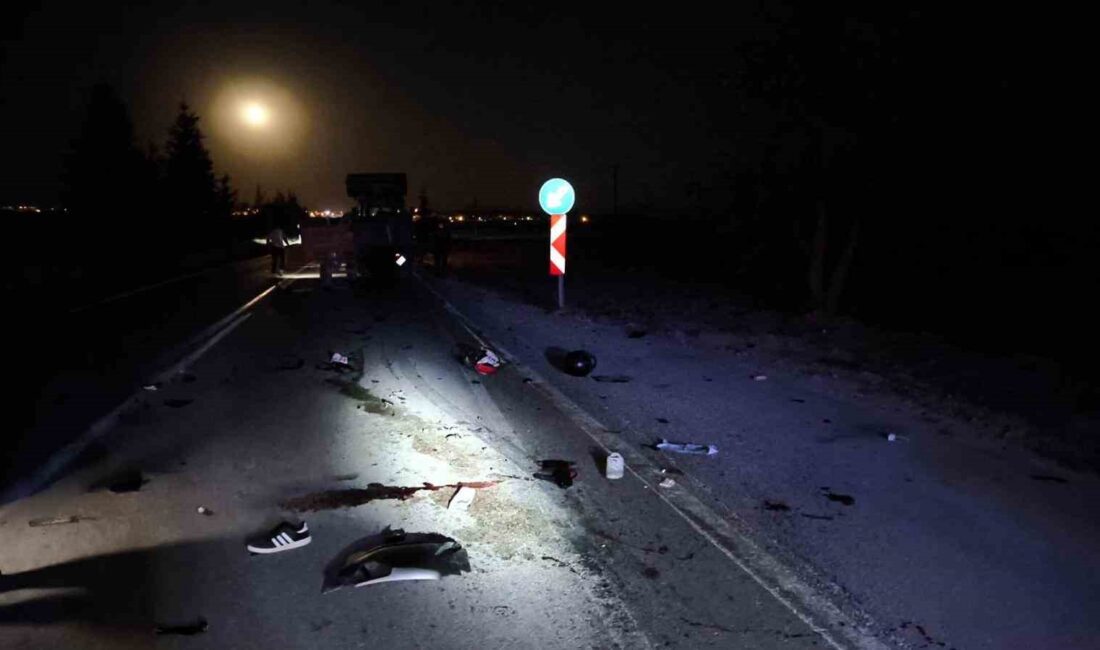 Afyonkarahisar’da motosikletin traktör römorkuna