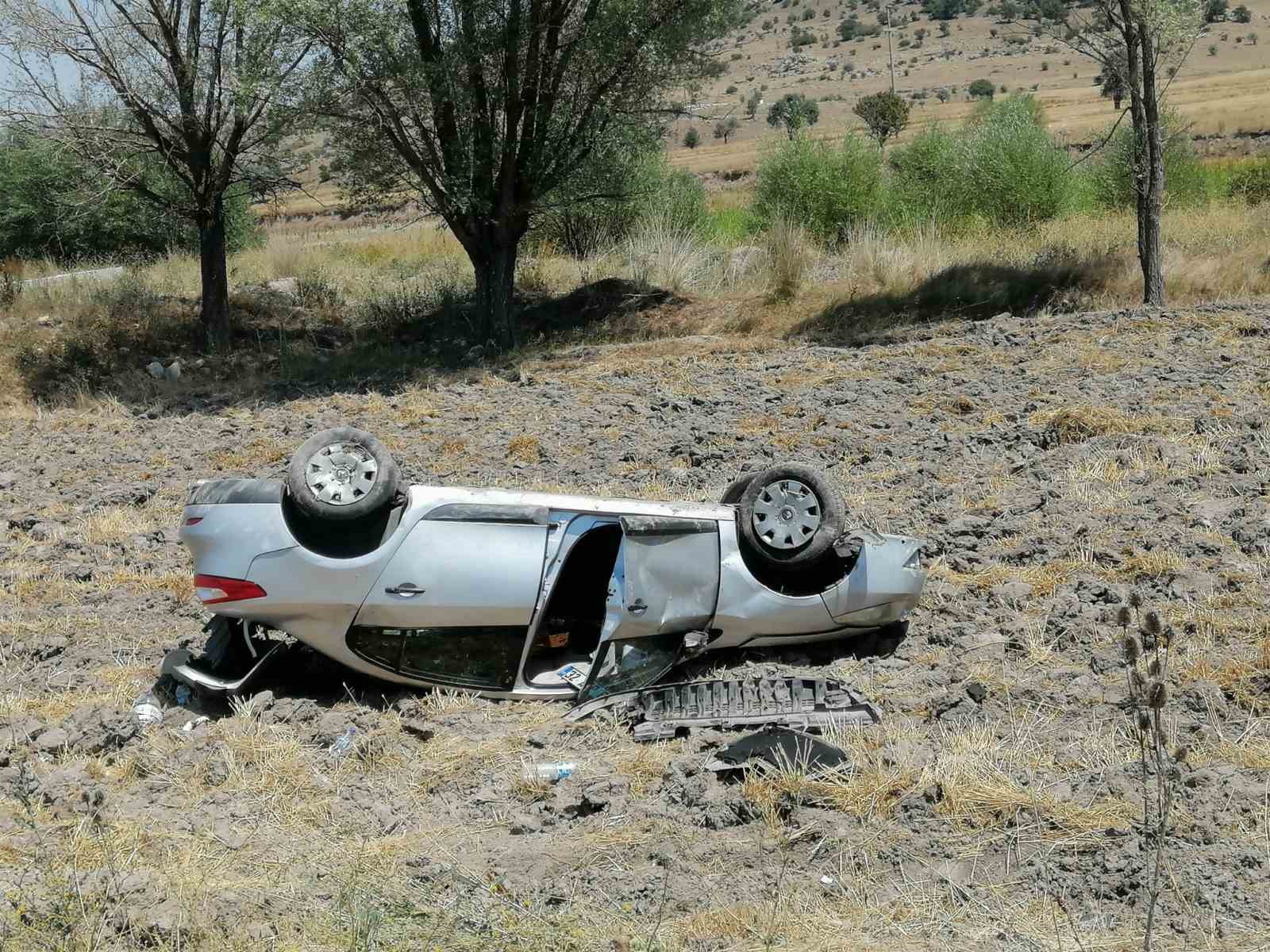 Takla atan otomobilde 3 kişi yaralandı