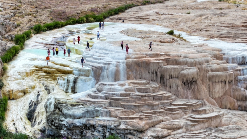 “Van’ın Pamukkale’si” turizmin yeni rotası haline geldi