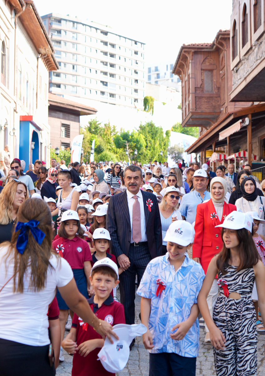 T.C. Millî Eğitim Bakanı Yusuf Tekin “Bilinçle İlerleme Zamanı” Projesine Katıldı