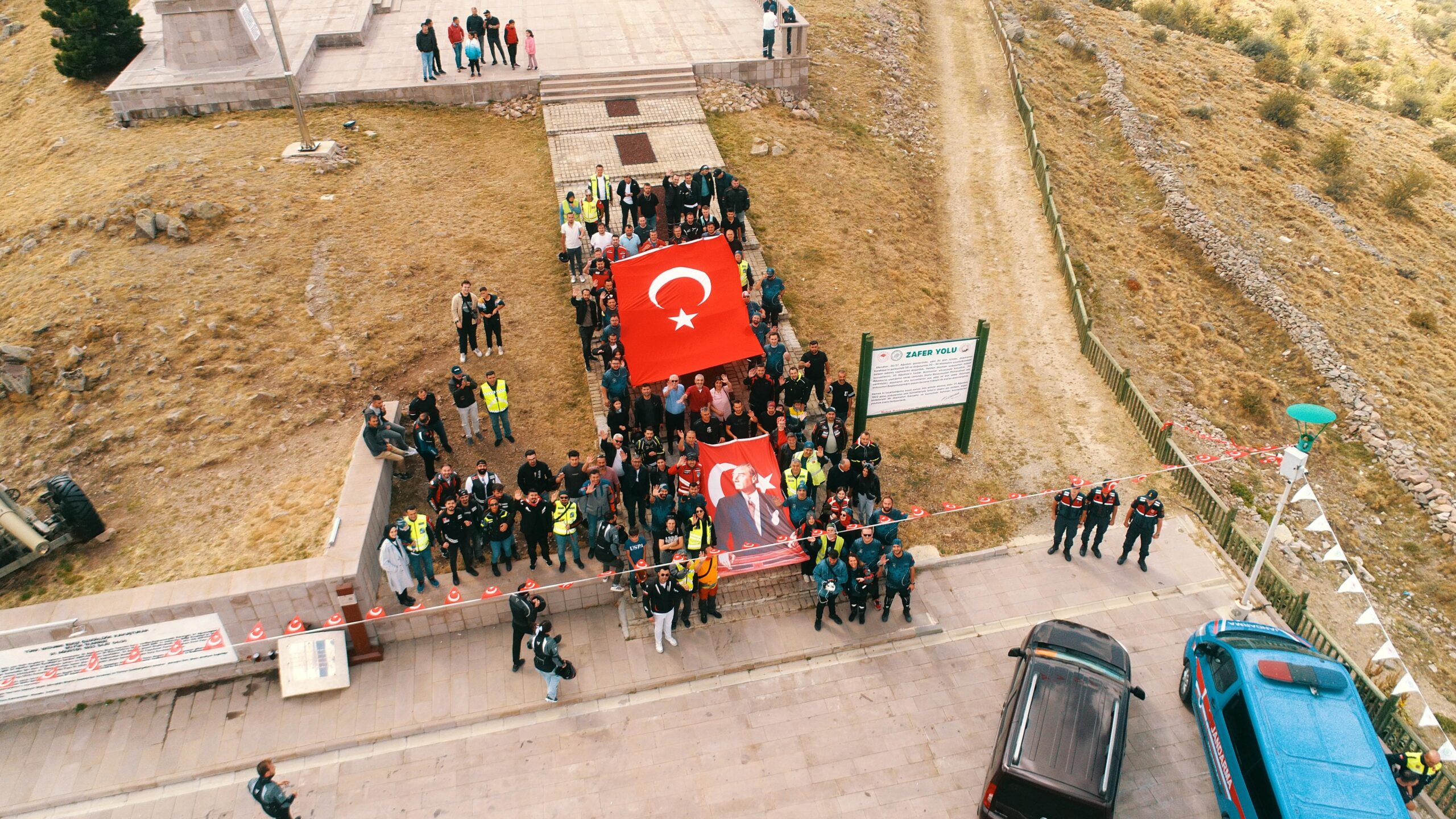 Şehitler için motosiklet sürdüler