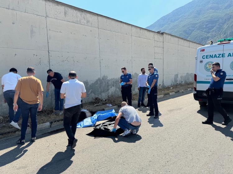 Genç Adam, İstismar İddiasıyla Babasını Vurdu: Manisa’da Dram Sonrası Teslim Olma