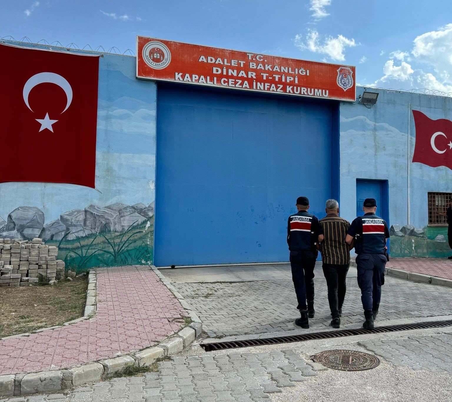 Afyonkarahisar’da Aranan Şahıs Jandarma Tarafından Yakalandı