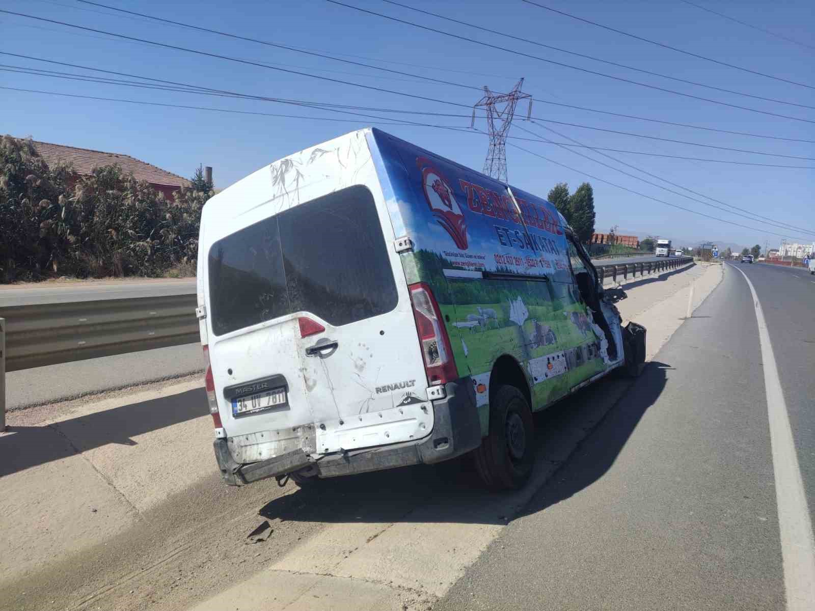 Afyonkarahisar’da trafik kazası: 1 ölü, 2 kişi yaralandı