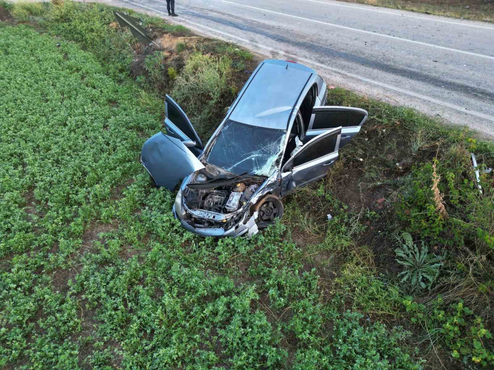 Afyonkarahisar’da Ambulans ve Otomobil Çarpıştı: 5 Yaralı