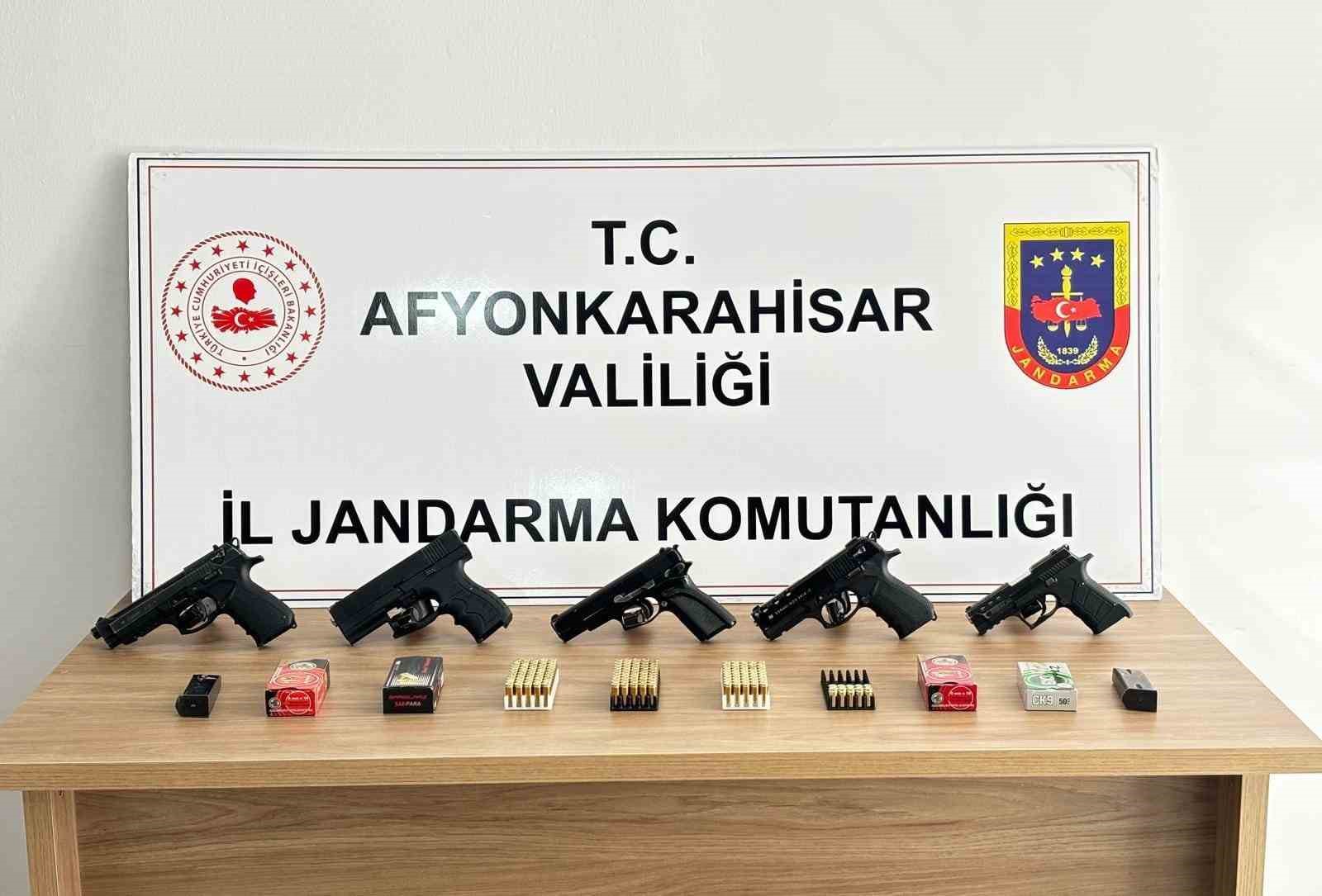 Afyonkarahisar’da Sokak Düğünlerine Ateşli Müdahale: 5 Gözaltı