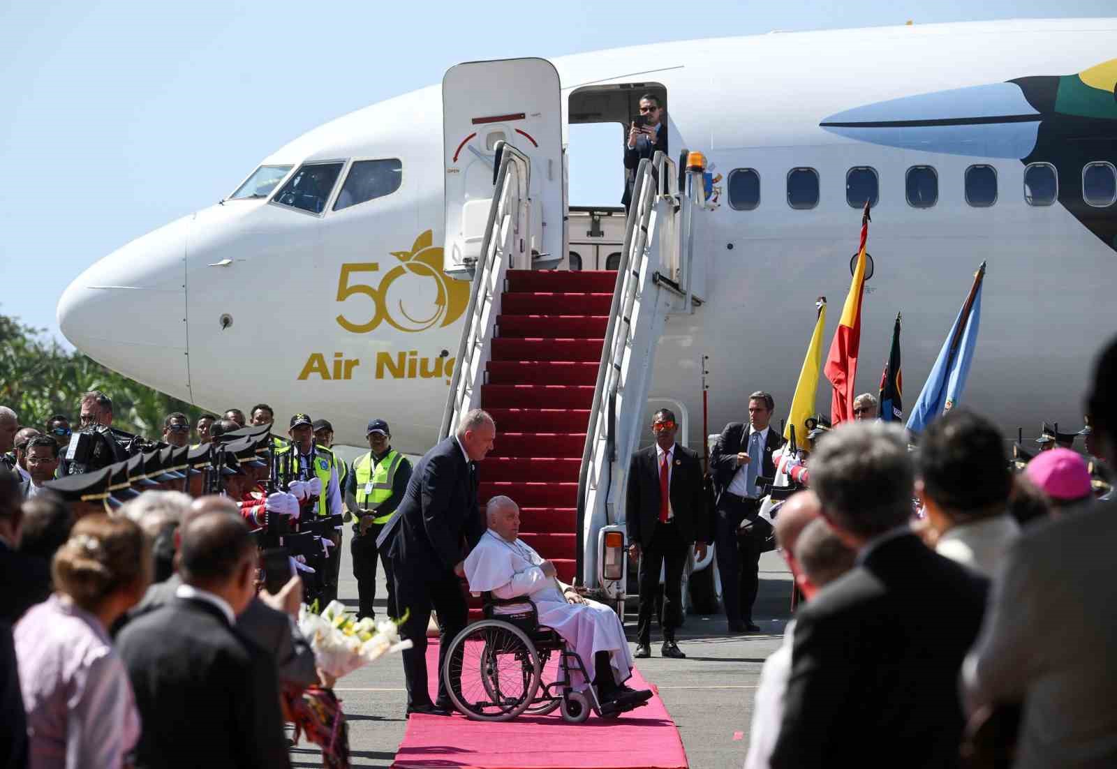 Papa Francis Doğu Timor’da Sevgiyle Karşılandı