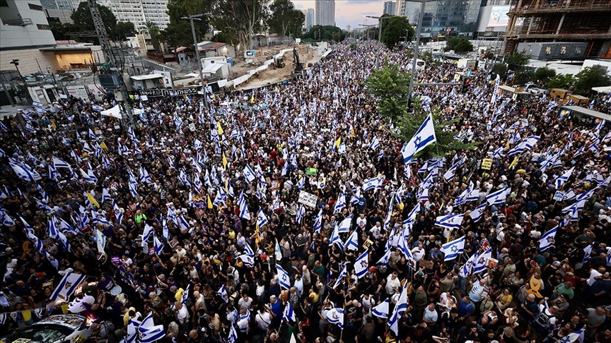 İsrail’de, Gazze’de ateşkes anlaşması imzalamayan Netanyahu hükümeti protesto ediliyor