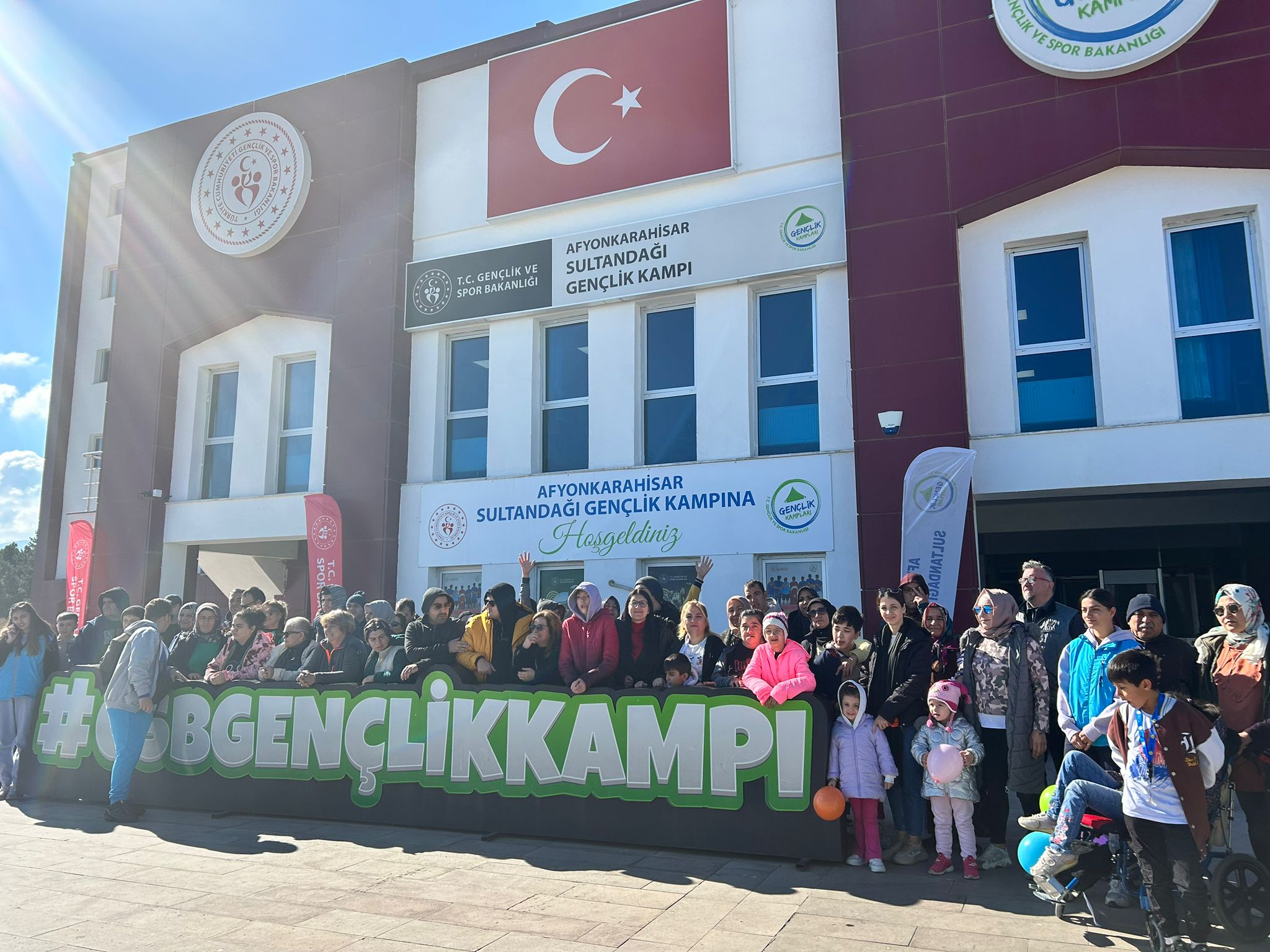 Otizmli gençler kampta buluştu