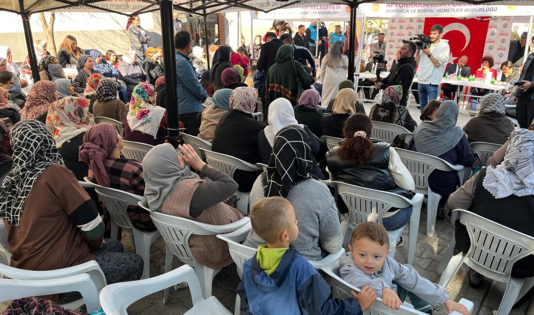 Taşpınar Mahallesi’nde vatandaşları dinleyen