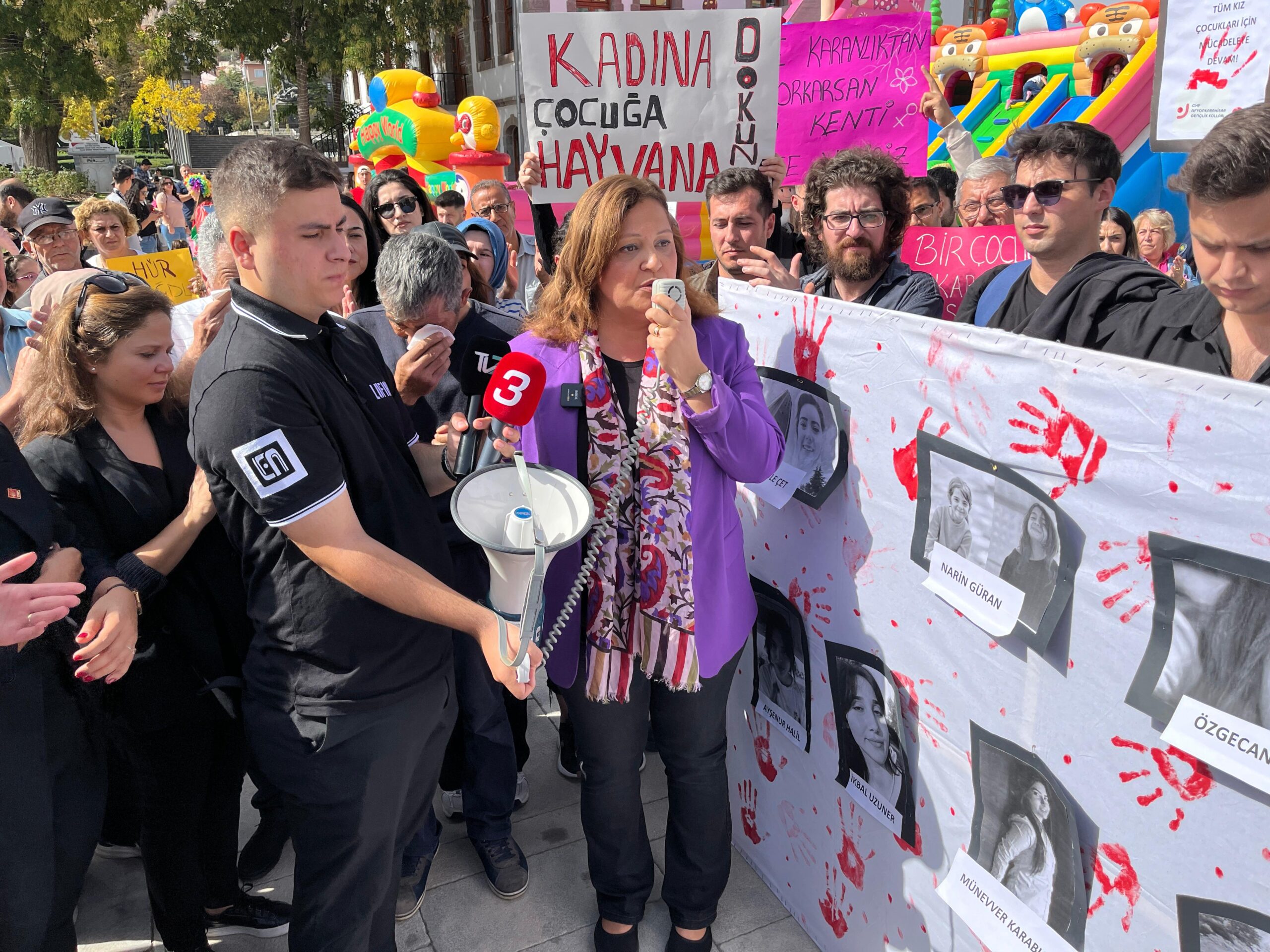 Belediye Başkanı Burcu Köksal’ın katkılarıyla Kadın ve Çoçuklar için yürüyüş düzenlendi