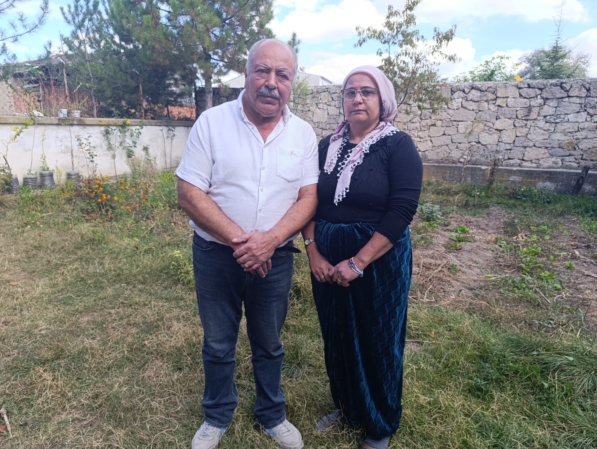 Aile dostları bahçeye zehir döktü