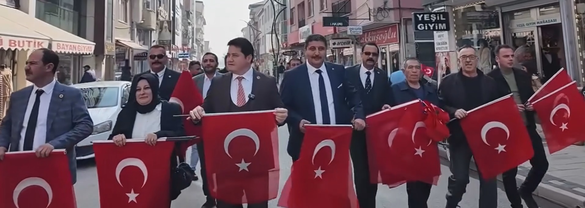 Bolvadin’i ay yıldızla donattı