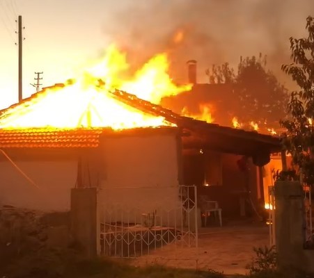 Kütahya’da 7 ev ve 4 barınak alevlere kapıldı