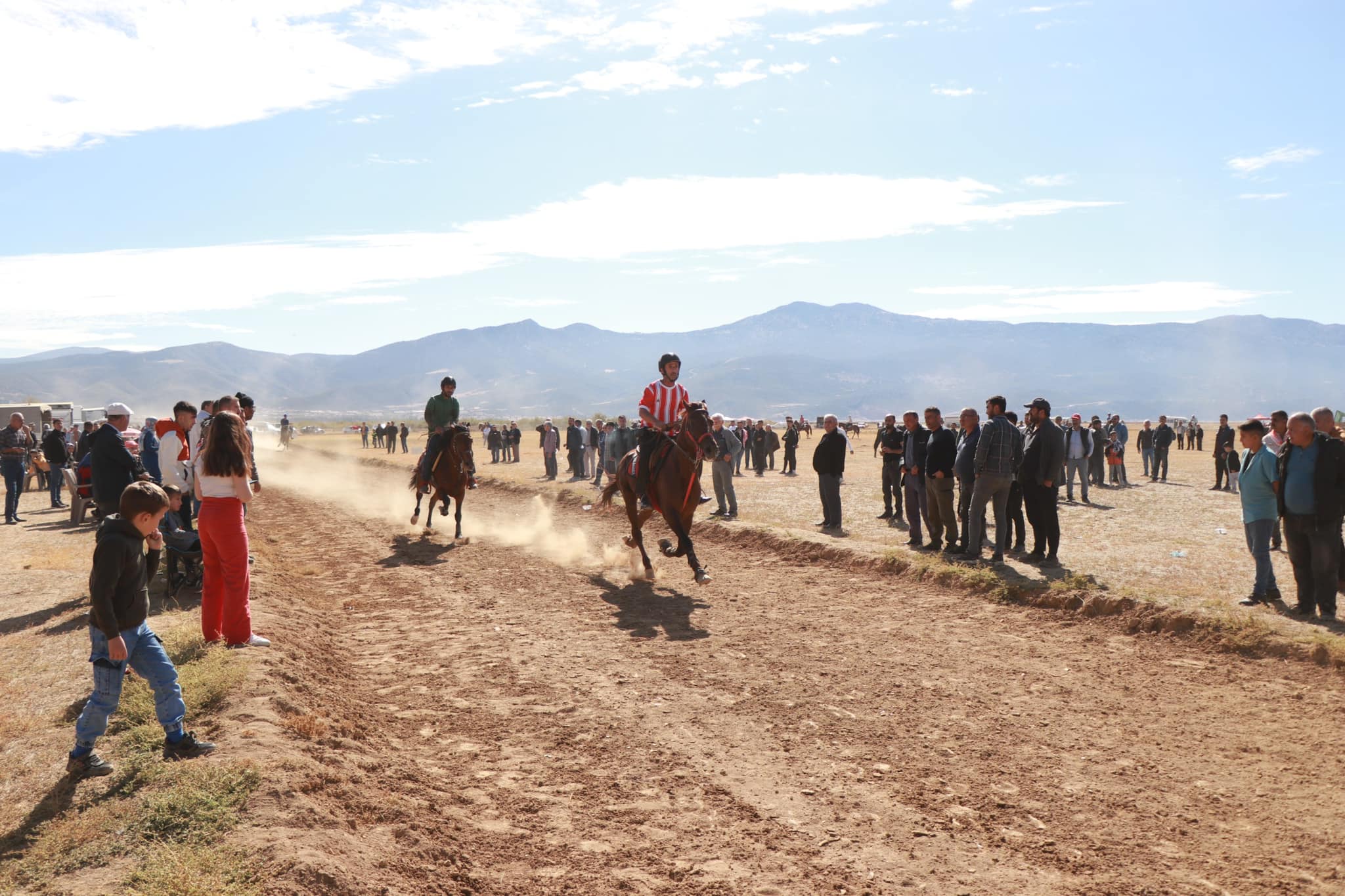 Başmakçı’da rahvan at yarışları heyecanı