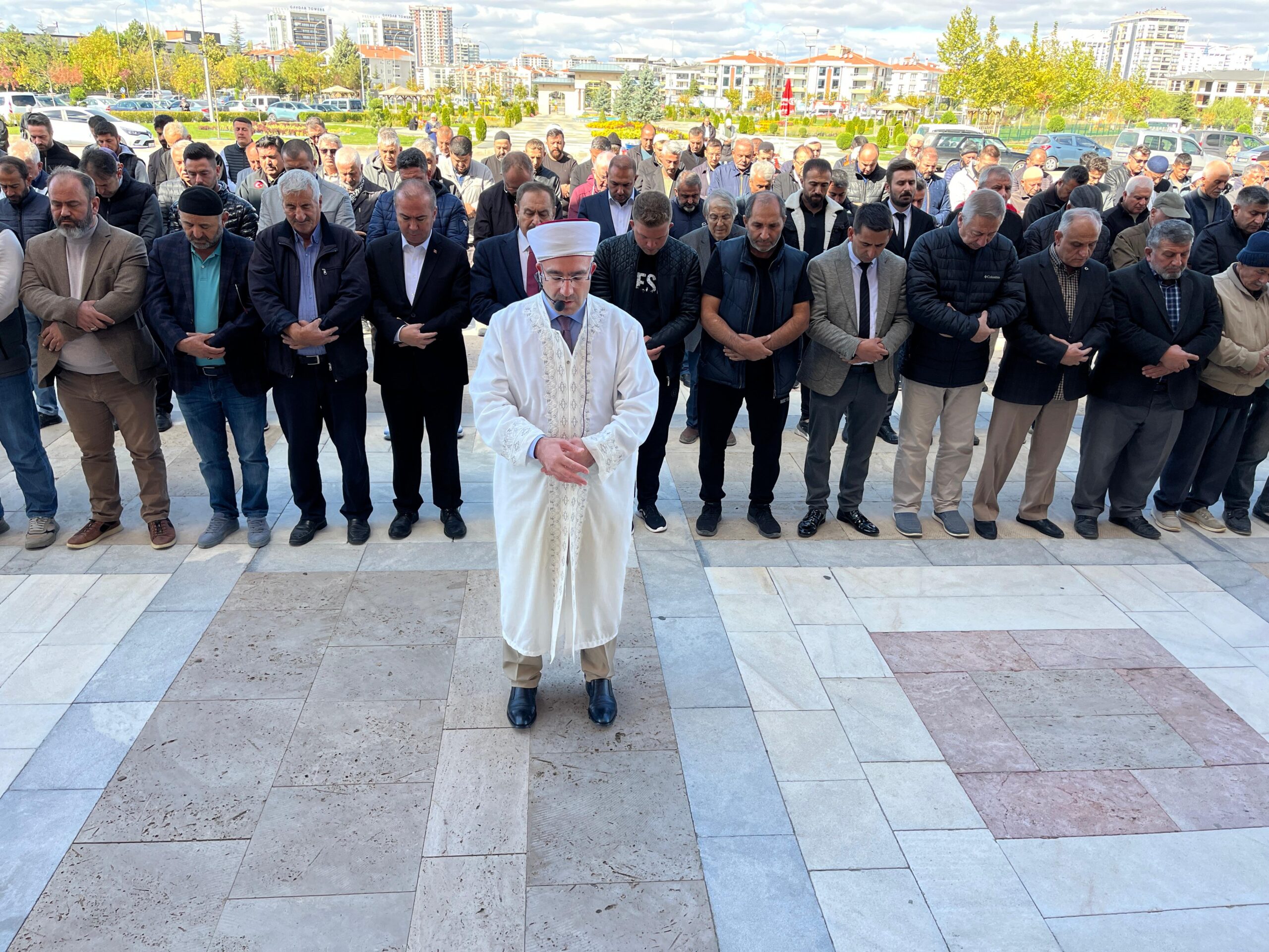 Yahya Sinvar için gıyabi cenaze namazı!