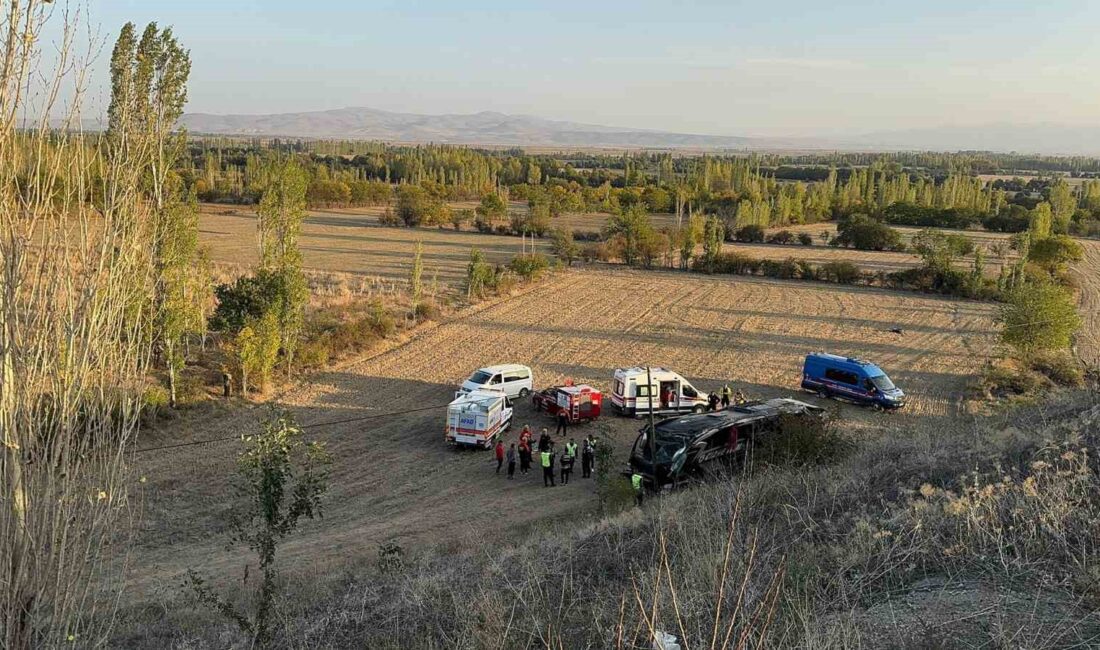 AFYONKARAHİSAR'DA KONTROLDEN ÇIKARAK BARİYERLERİ