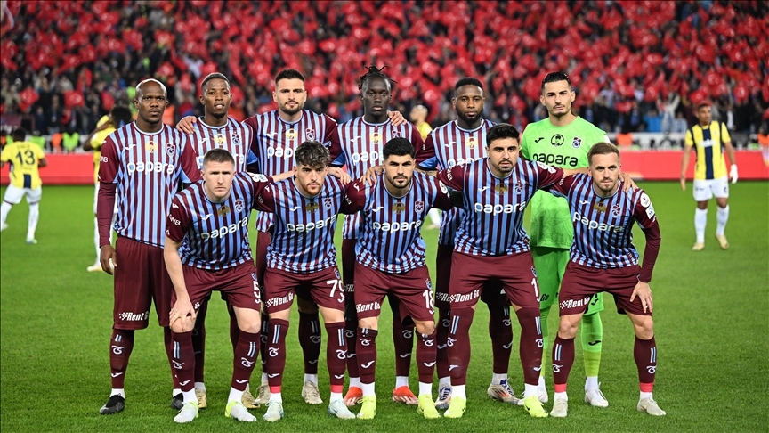 Trabzonspor Kulübü, Fenerbahçe maçı öncesinde sahaya giren köpeği sahiplendi