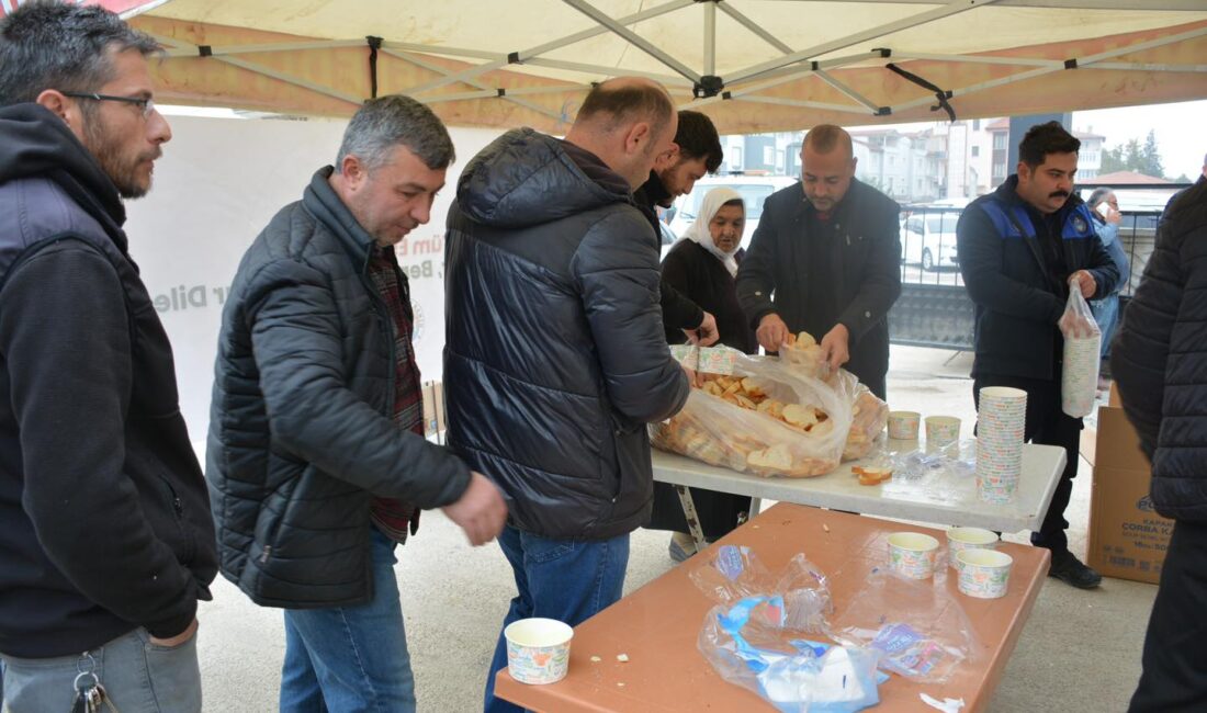 Dinar’da pazar esnafına sıcak çorba