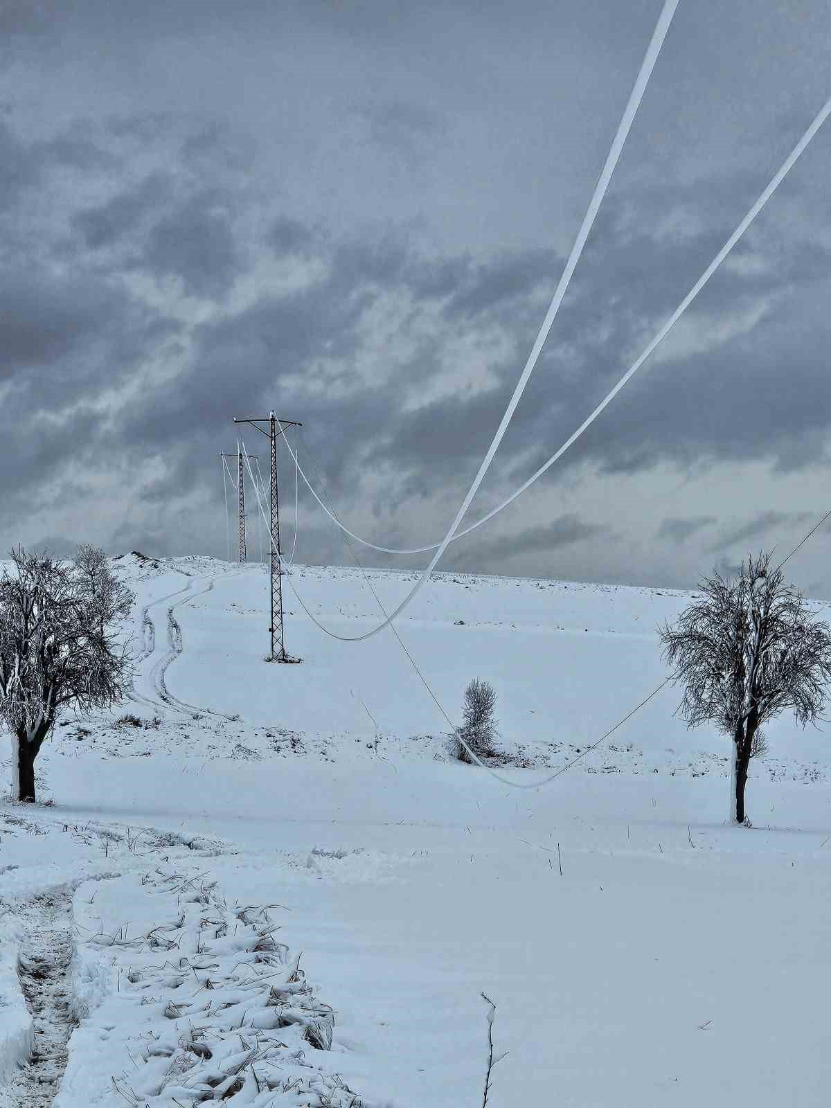 Hava muhalefeti abone ve trafoları etkiledi