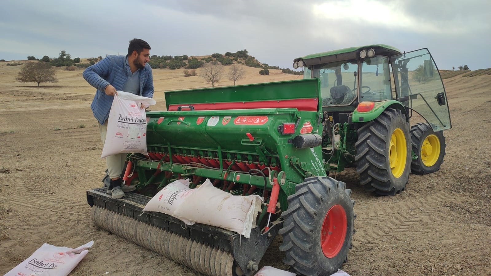 Kıraç topraklarda yeni arpa tohumları ekildi