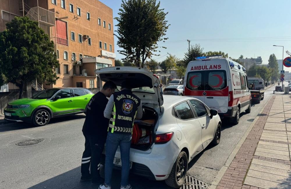 Küçükçekmece’de vakaya giden ambulansa