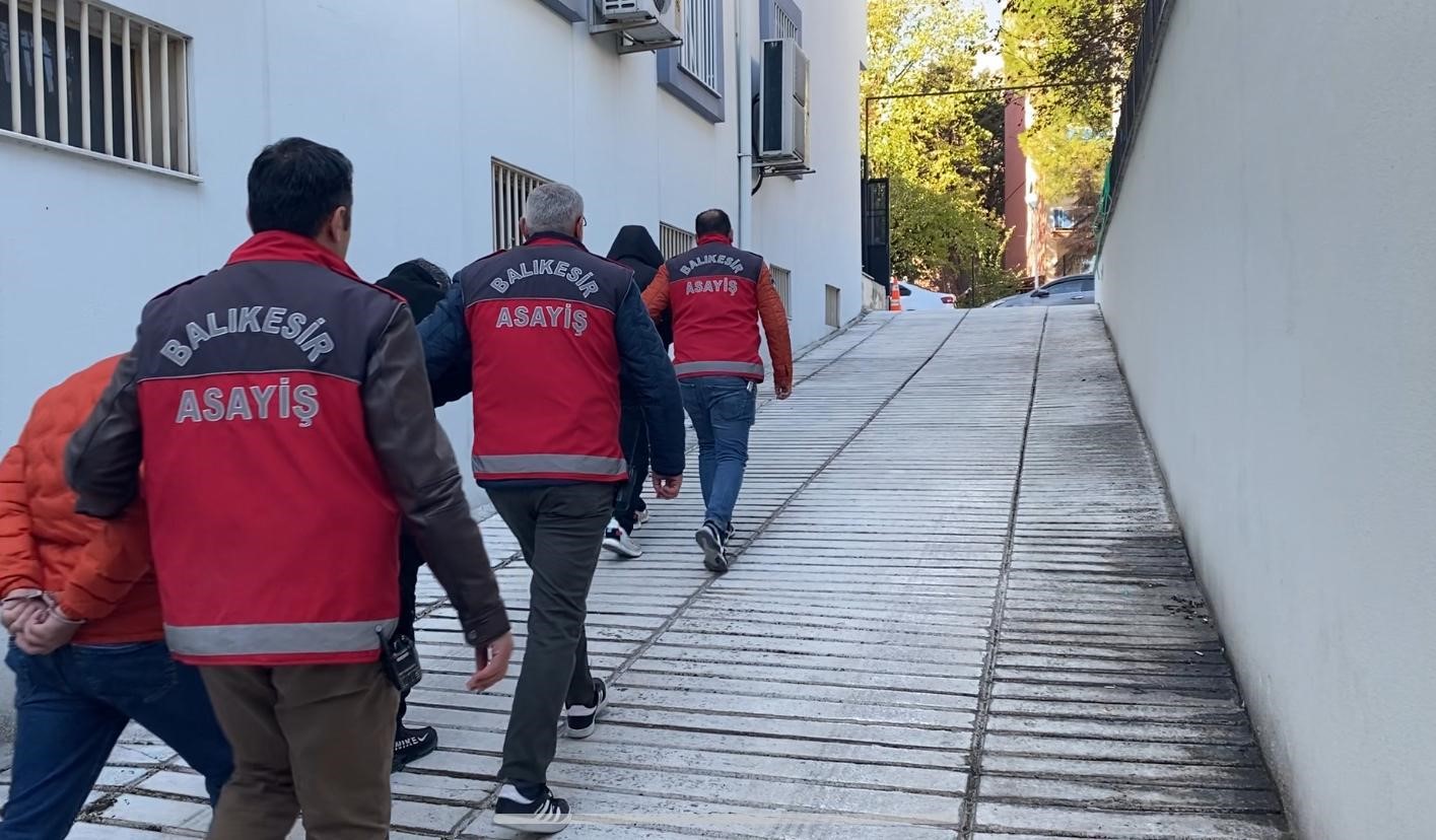 Husumetlisini yol ortasında öldüren zanlı tutuklandı!