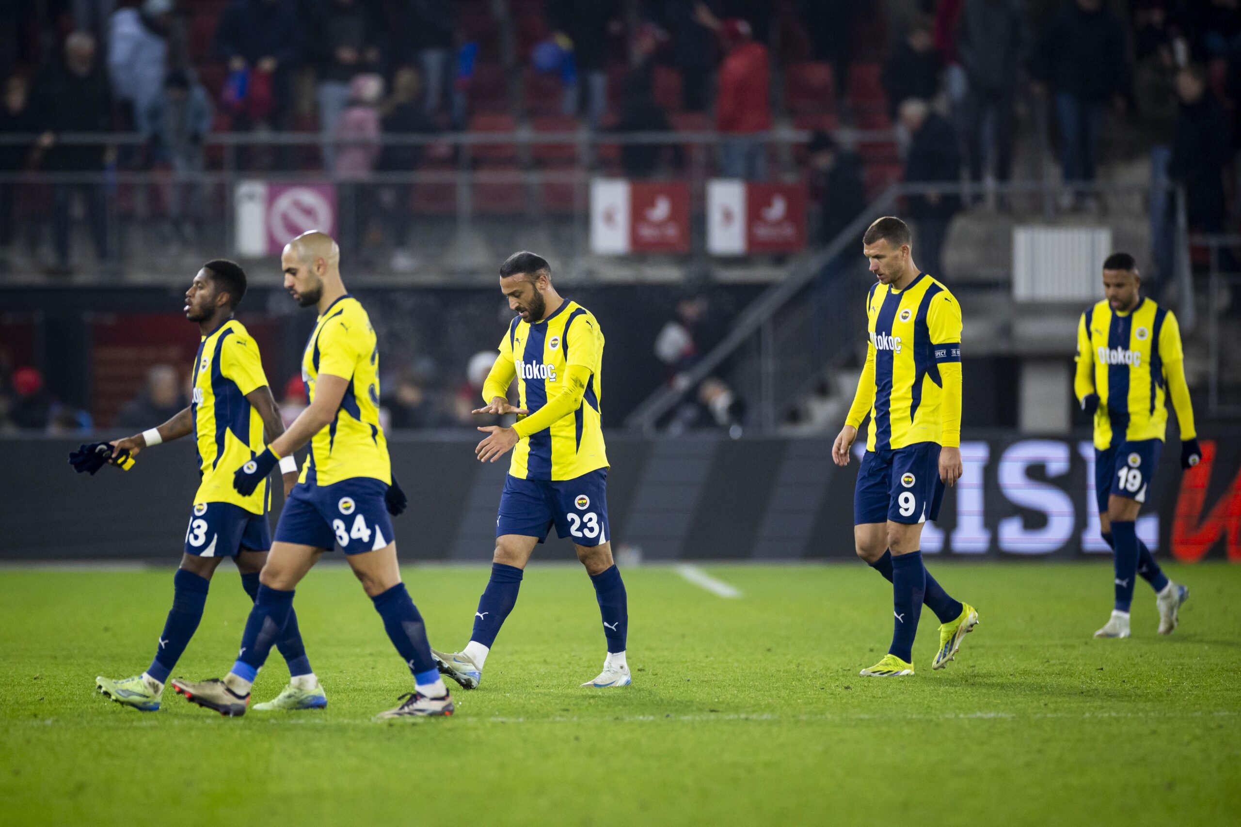 Fenerbahçe, AZ Alkmaar deplasmanından mağlup döndü