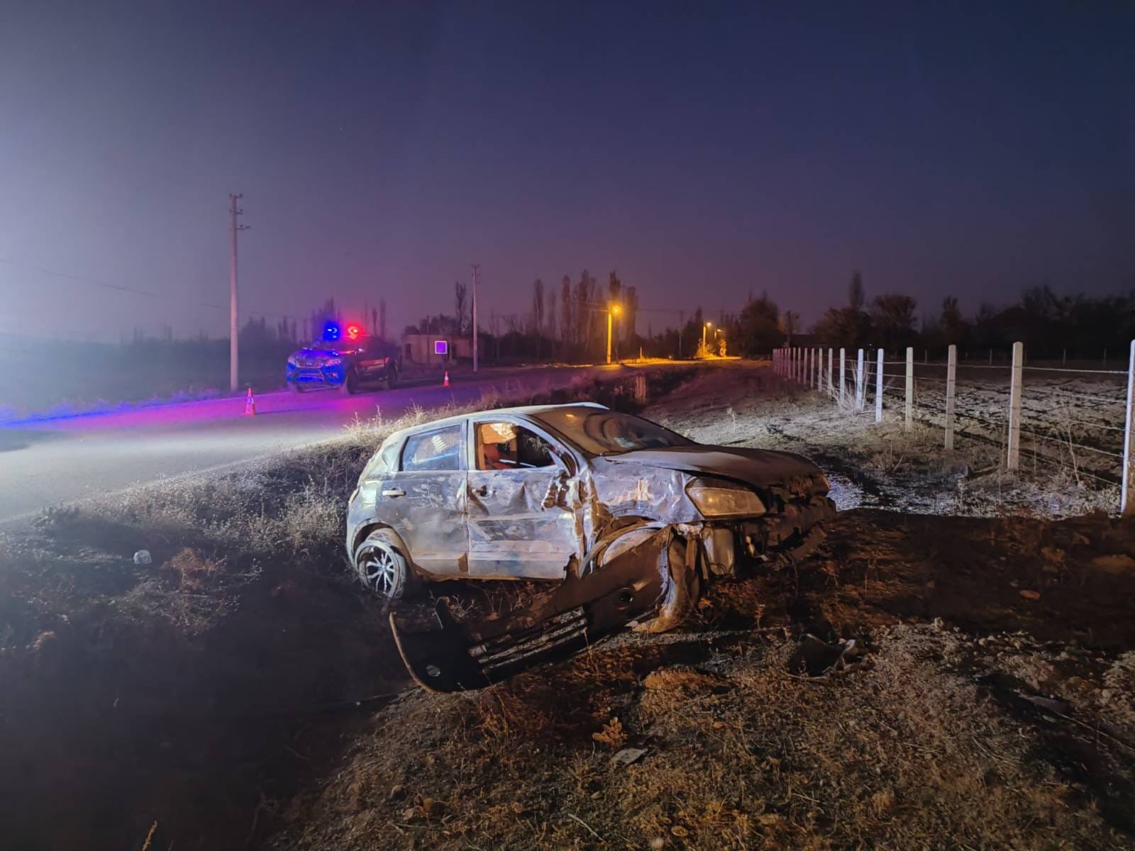 İki otomobil çarpıştı, hurdaya dönen otomobillerde 4 kişi yaralandı