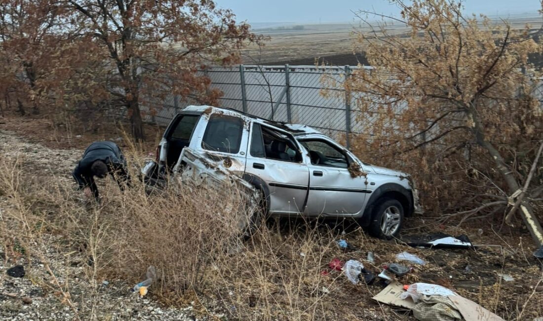 Afyonkarahisar’da iki otomobilin çarpıştığı