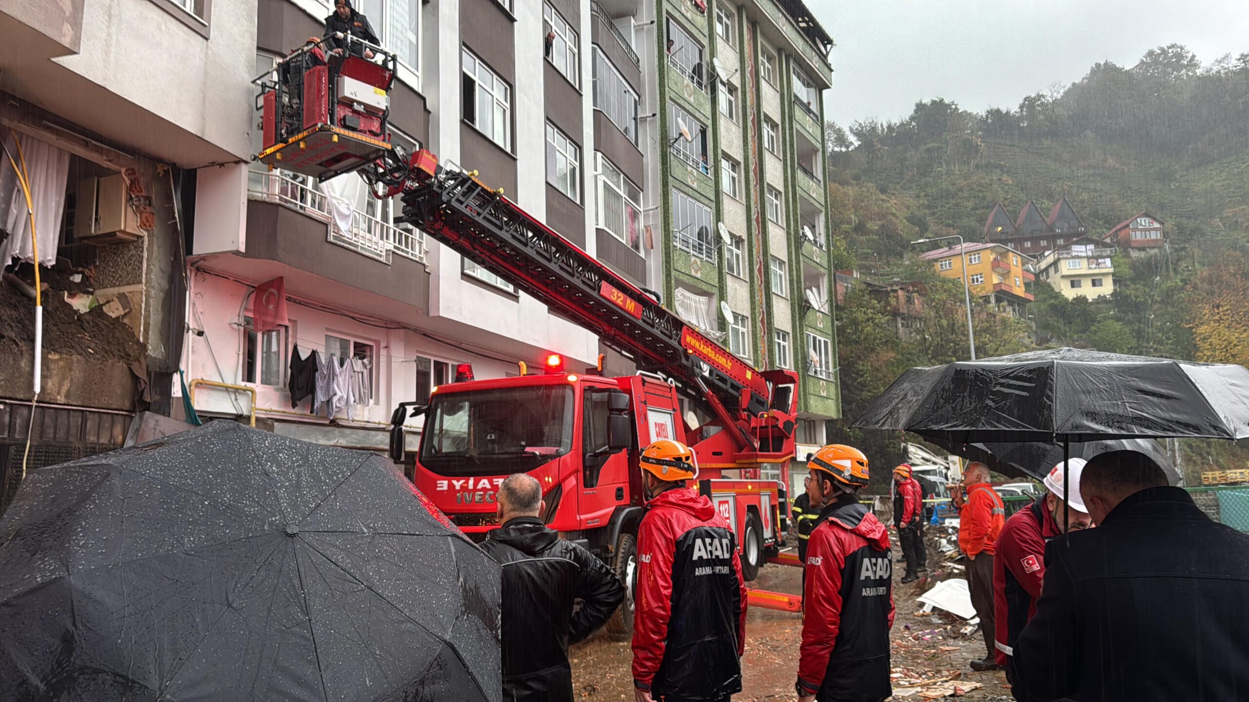 İlçede meydana gelen heyelanda can kaybı! 1 ölü, 4 yaralı