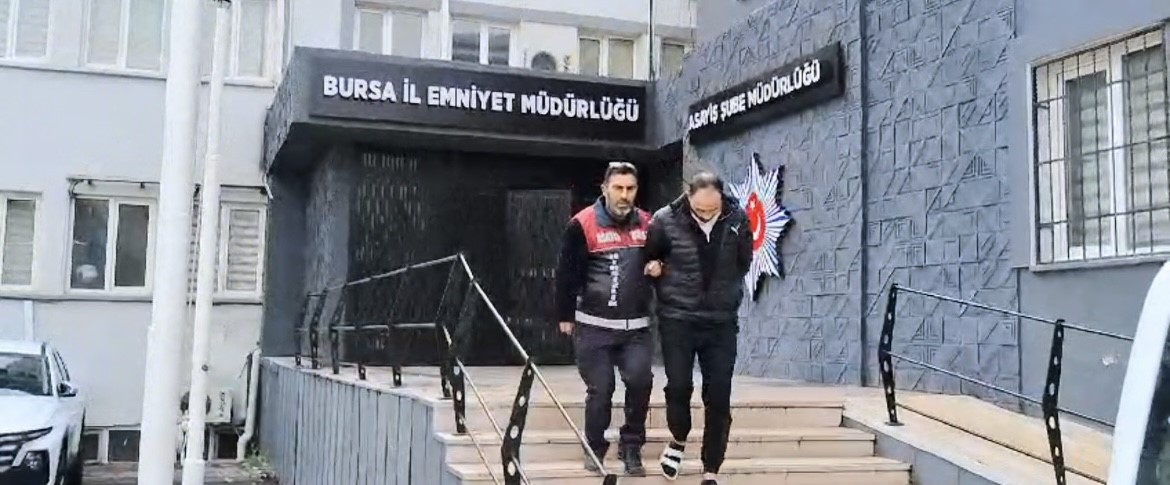 Navigasyondan bulduğu adresi soydu, çaldığı parayla araba alıp alem yaptı