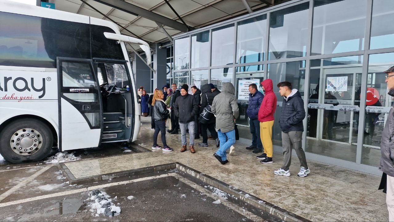 Kar yağışı, şehirlerarası otobüs seferlerini aksattı!