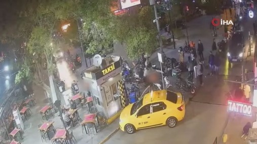 Polisten kaçarken motosikletleri ezdi geçti… O anlar kamerada