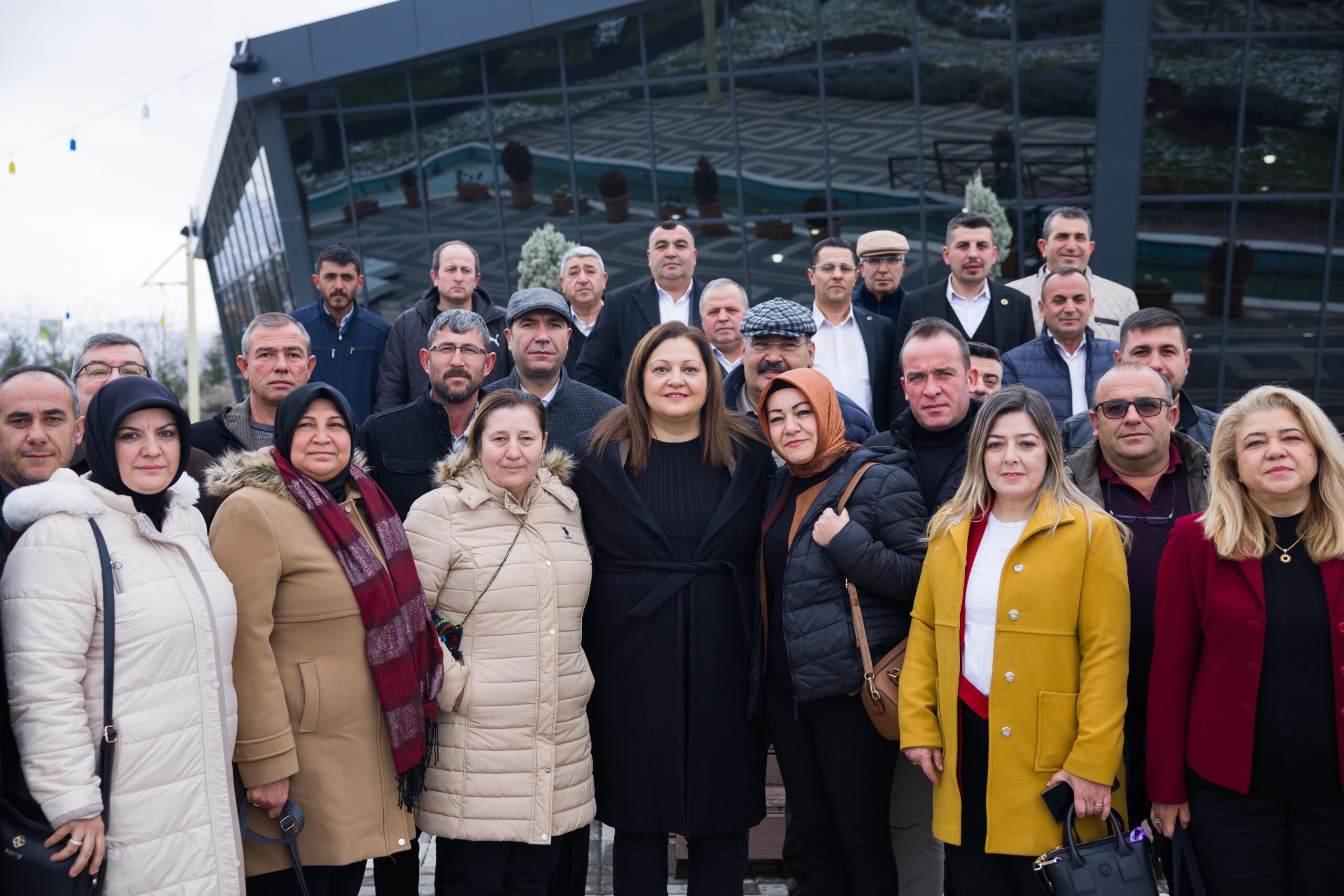 Topuklu Efe’den mahallelere maddi destek!