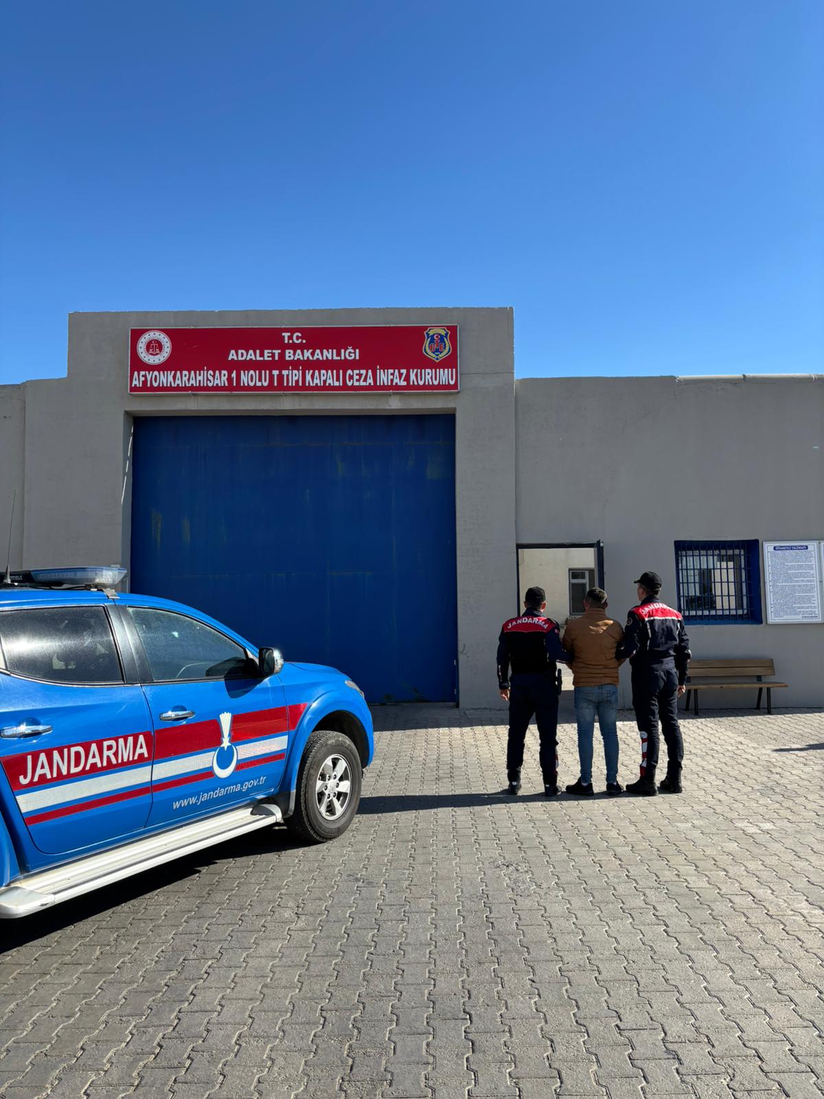 Afyonkarahisar’da tehdit’ten aranan şahıs yakayı ele verdi!