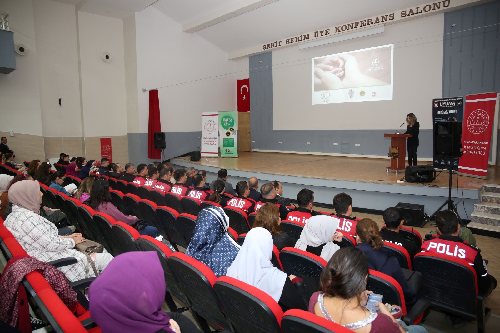 Afyonkarahisar Emniyet Müdürlüğü’nden Bağımlılıkla Mücadeleye Yönelik Eğitim ve Farkındalık Çalışmaları