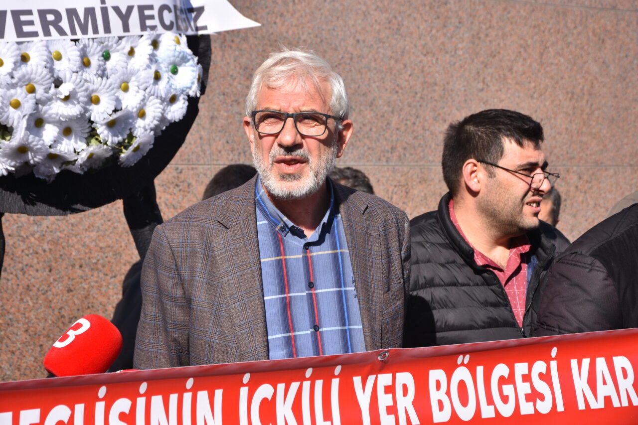 Afyonkarahisar Belediye Meclisinde alınan “içkili yer bölgesi kararı” protesto edildi