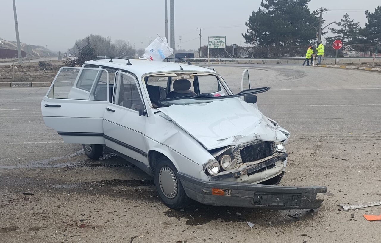 Afyonkarahisar’da 14 yaşındaki sürücünün karıştığı kazada 6 kişi yaralandı