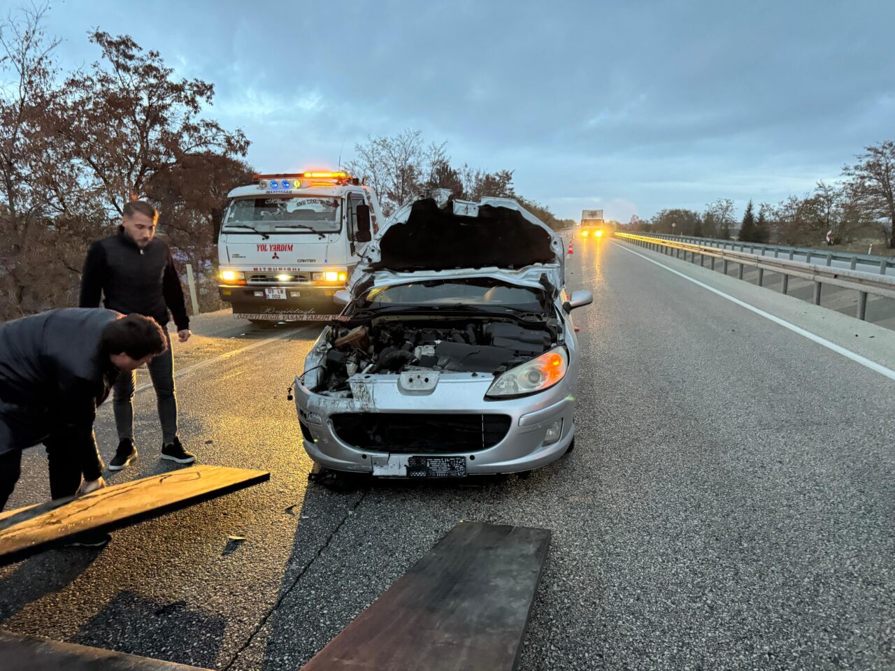 Afyonkarahisar’daki trafik kazasında 2 kişi yaralandı