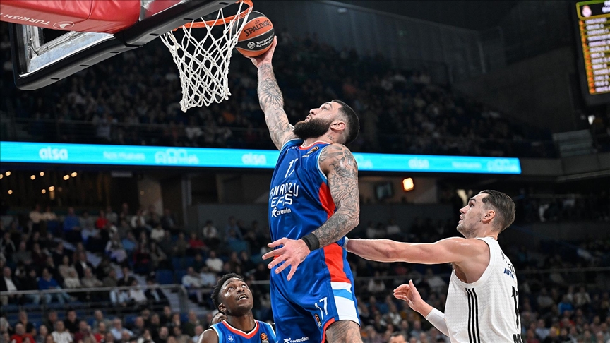 Anadolu Efes, deplasmanda Real Madrid’i mağlup etti