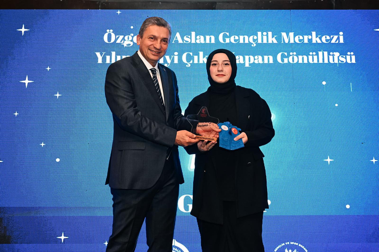 “YILIN GÖNÜLLÜLERİ ÖDÜLLERİ” ANTALYA’DA VERİLDİ