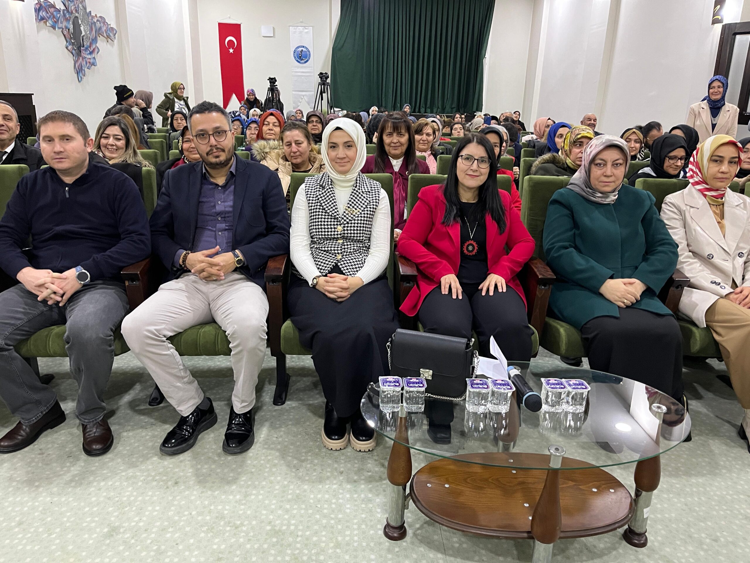 “Hayatın odağında aile, ailenin odağında kadın”