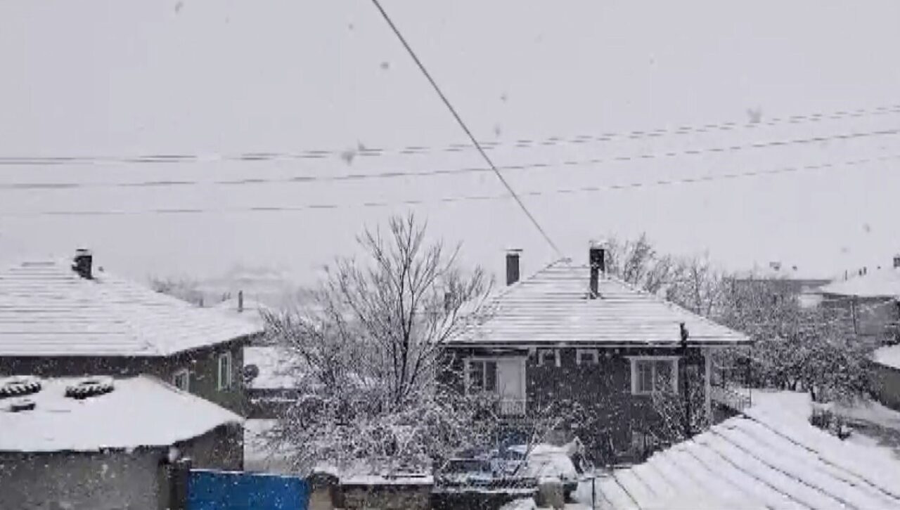 20’ye yakın köy ve belde yağan kar yağışı sonrası beyaza büründü