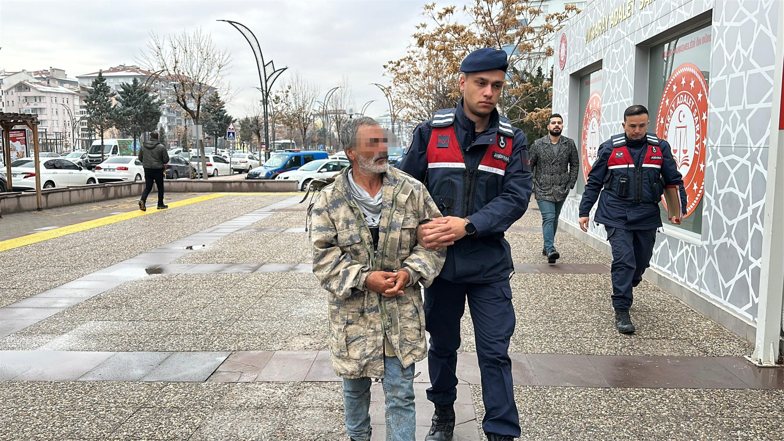 Alkollü şahıs tartıştığı kahvehaneciyi bıçakladı!