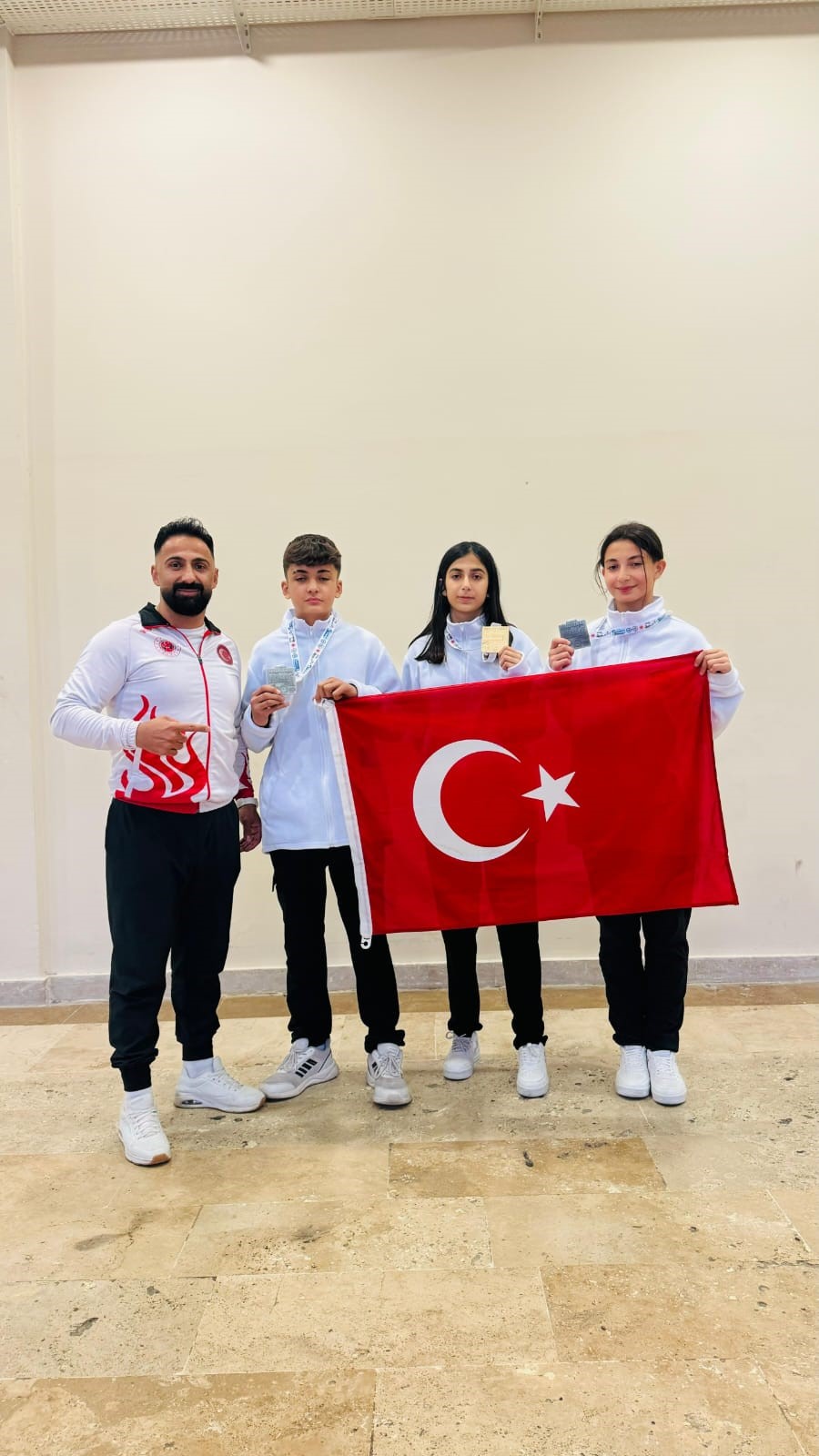 Emirdağ Güçlü Gençlik Spor Kulübü sporcuları, Antalya’dan madalya ile döndü!